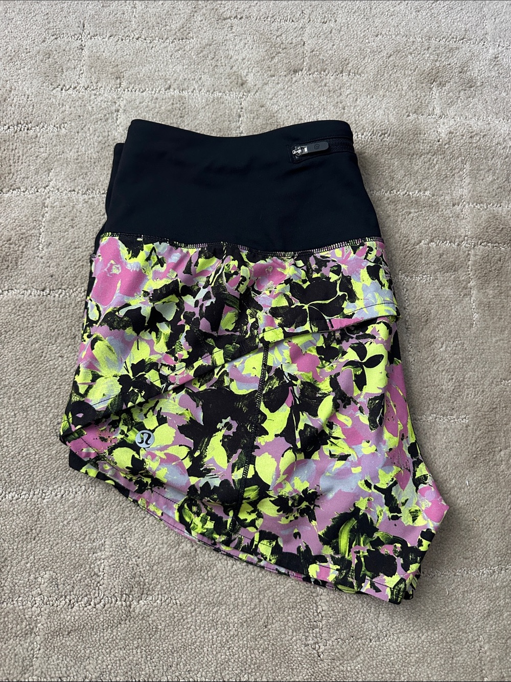 lululemon Speed Up Shorts 2.5” size 8
